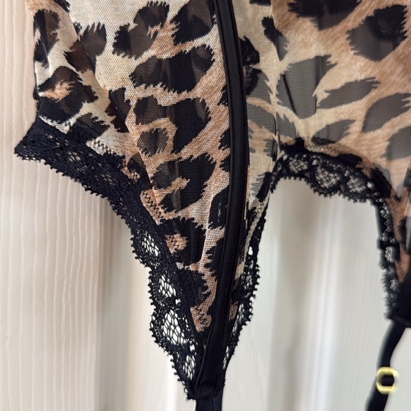 Victoria’s Secret “Very Sexy” Leopard and Lacy Bustier Lingerie - Picture 3 of 3